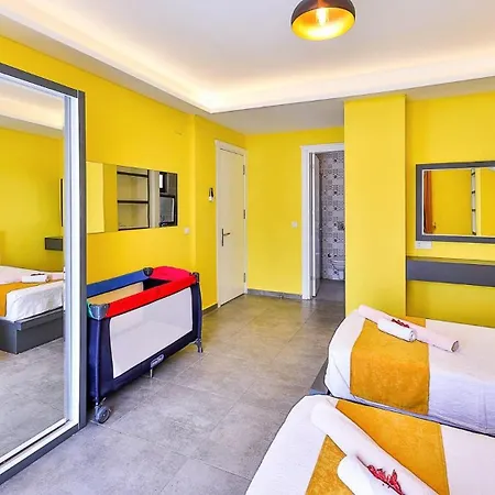 Villa 3 Bedroom Luxury 5 Minutes Drive To The Town