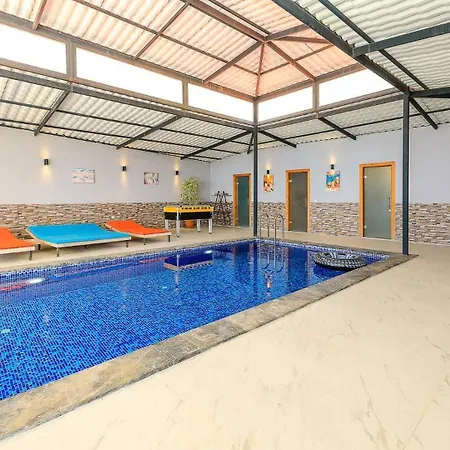 3 Bedroom Luxury 5 Minutes Drive To The Town *