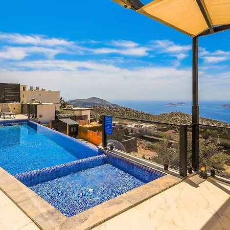 3 Bedroom Luxury 5 Minutes Drive To The Town Villa