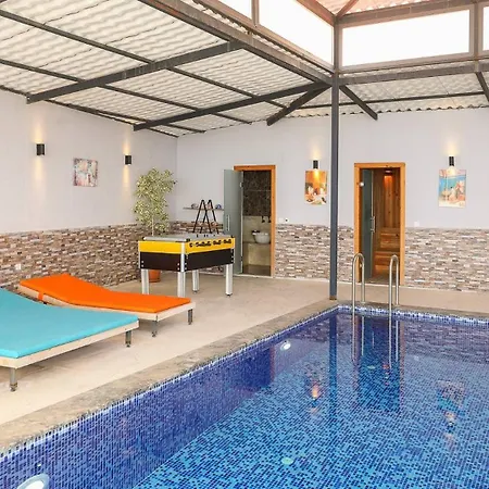 3 Bedroom Luxury 5 Minutes Drive To The Town Villa