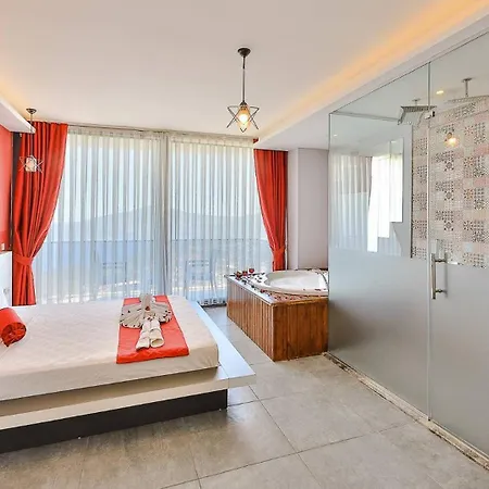3 Bedroom Luxury 5 Minutes Drive To The Town Villa *