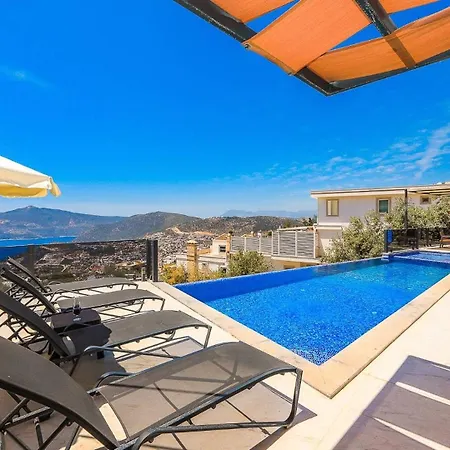 Villa 3 Bedroom Luxury 5 Minutes Drive To The Town