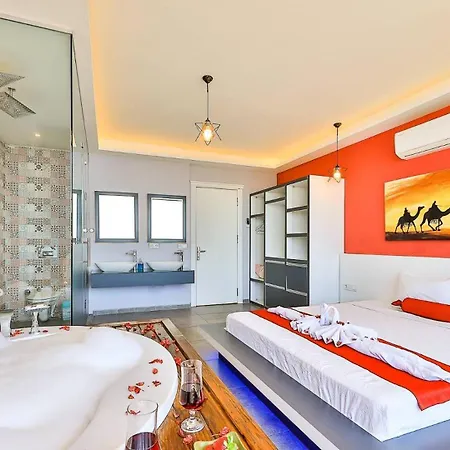 3 Bedroom Luxury 5 Minutes Drive To The Town