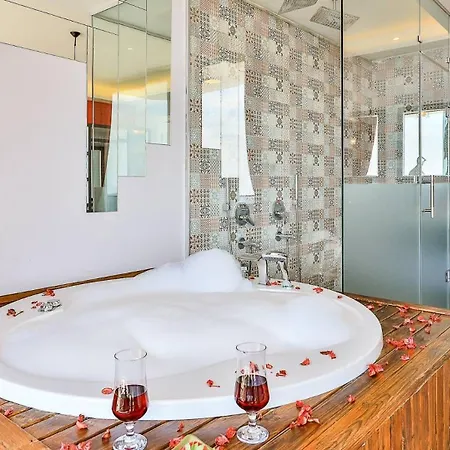 Villa 3 Bedroom Luxury 5 Minutes Drive To The Town